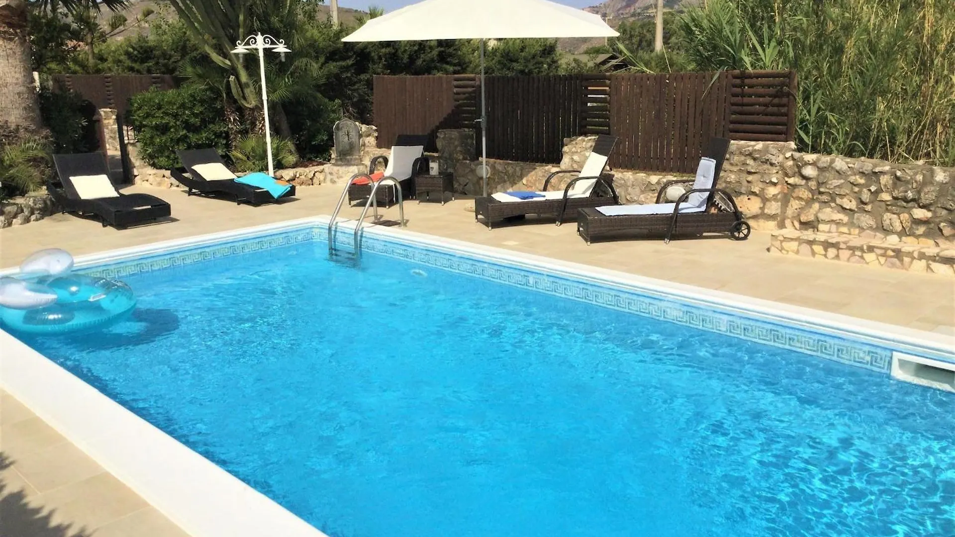 Stunning Villa In Contrada Sarmuci With Pool كاستيلاّماري ديل غو