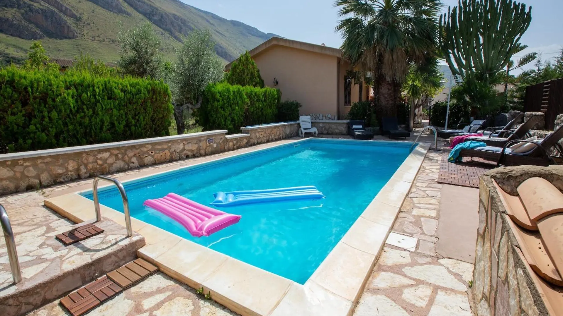Stunning Villa In Contrada Sarmuci With Pool كاستيلاّماري ديل غو 0*,  إيطاليا